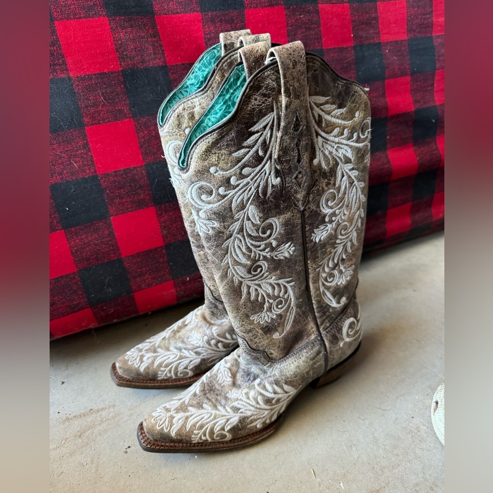 Corral Boots Women's A3753 Glow Collection Snip Toe
